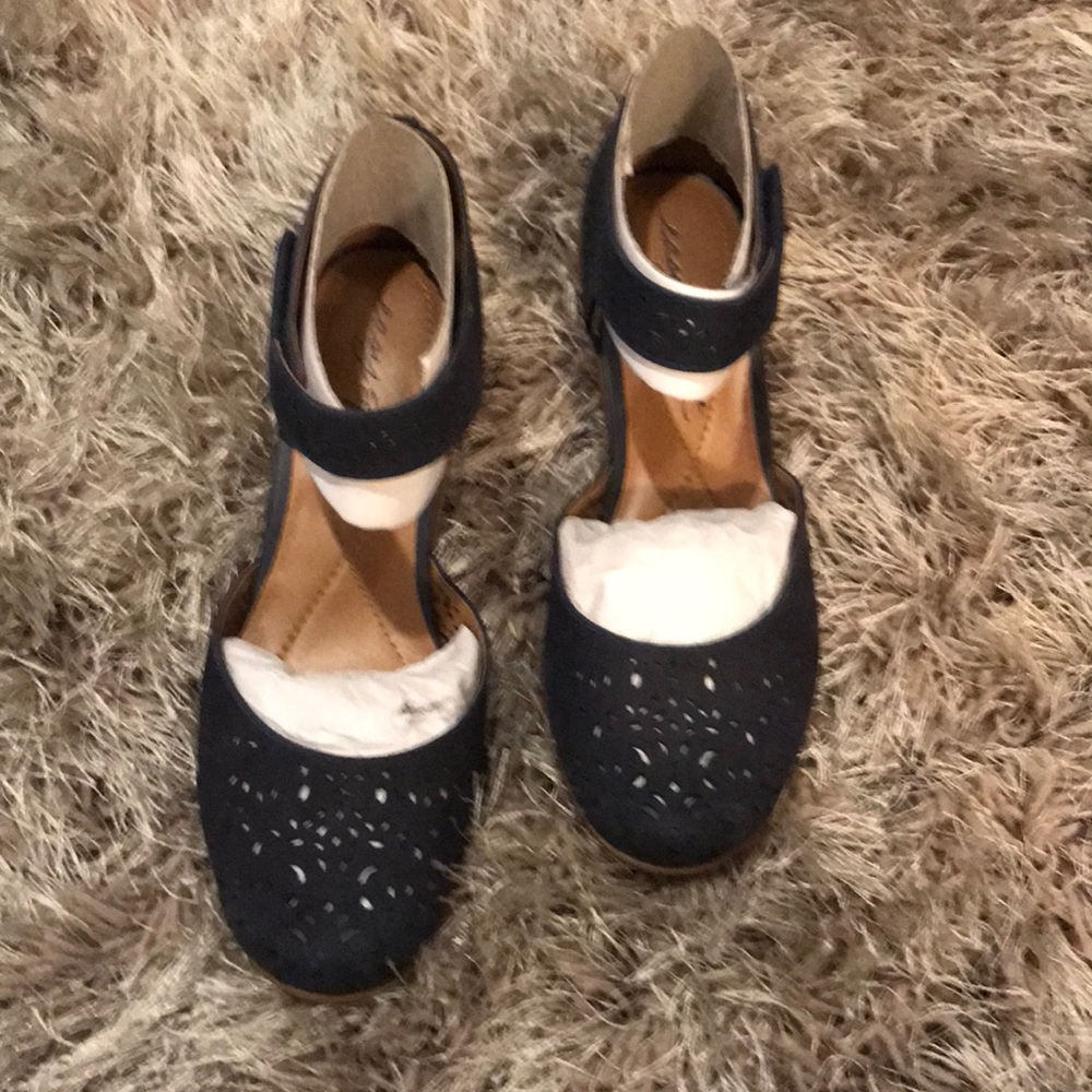 NWT Easy Spirit sandals
